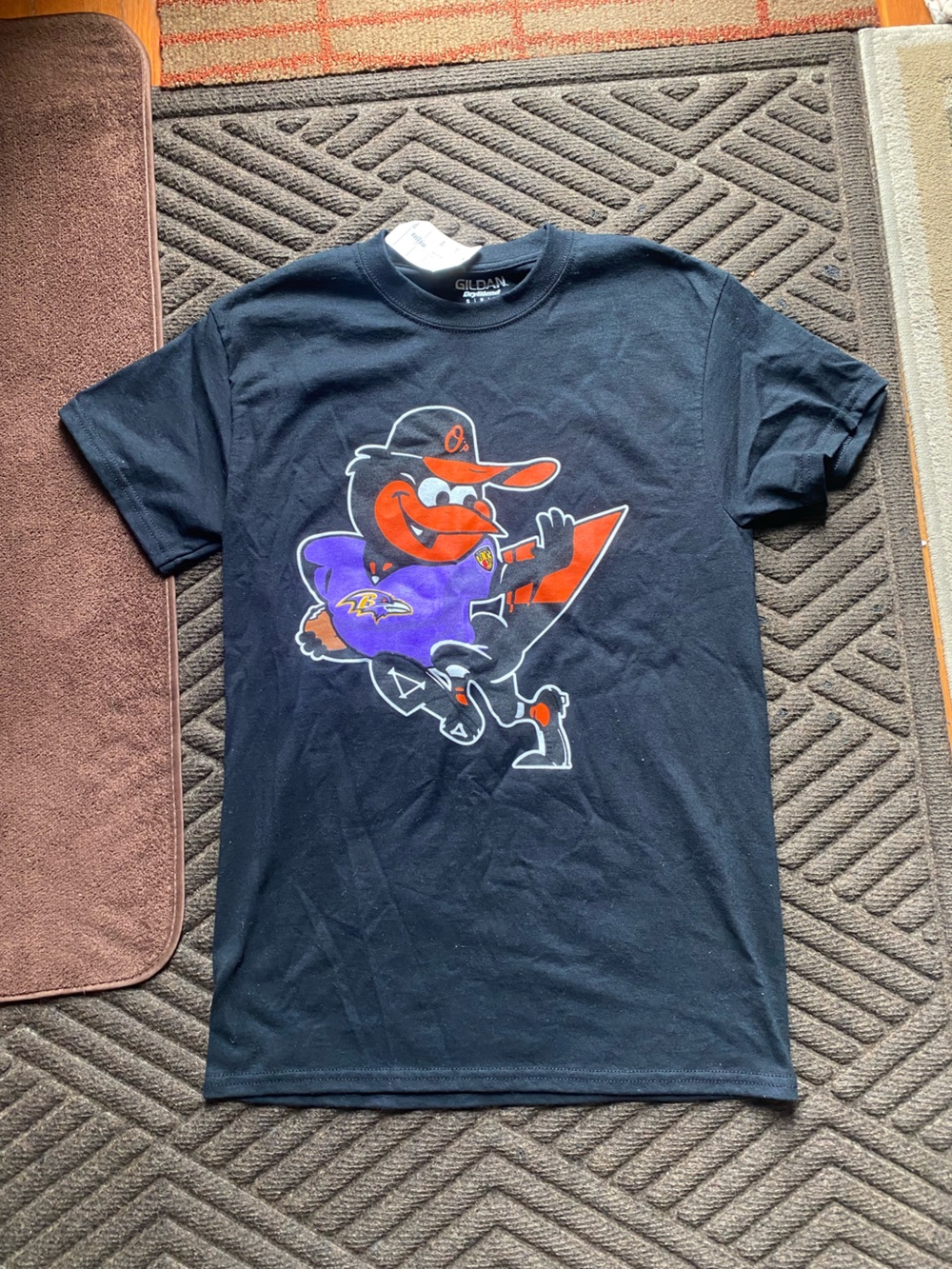Gildan Black T-Shirt with Orange and Purple Baltimore Orioles Graphic